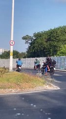 Motorista flagra moto sendo roubada no bairro de Pau da Lima; veja vídeo
