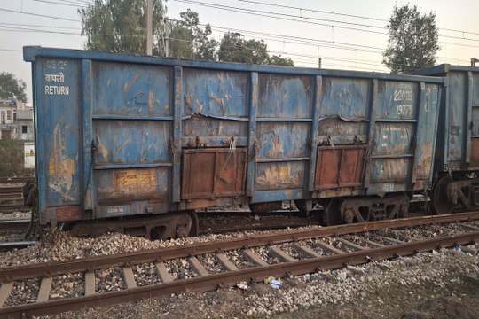 swm...यहां पटरी से उतरे मालगाडी के तीन डिब्बे, बड़ा हादसा टला