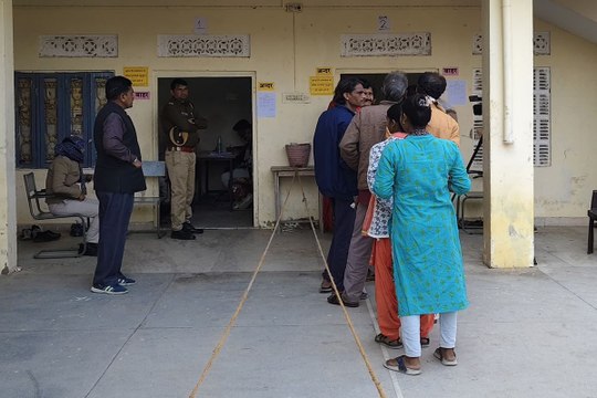 swm....वार्ड 55 उपचुनाव: शाम पांच बजे तक 67.73 प्रतिशत हुआ मतदान