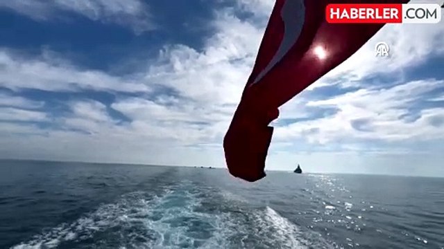 Türk savaş gemilerini görünce harekete geçtiler