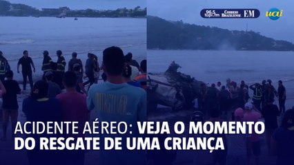 Veja o momento do resgate de uma criança do avião que se acidentou em Ubatuba