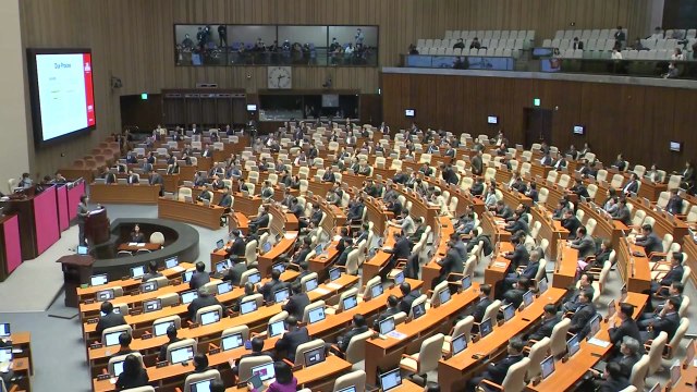 여야, 국회 현안질문에서 '계엄·탄핵' 두고 고성·야유 신경전 / YTN