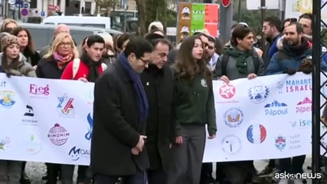 La Francia ricorda l'attentato all'hyper Cacher di Parigi 10 anni dopo