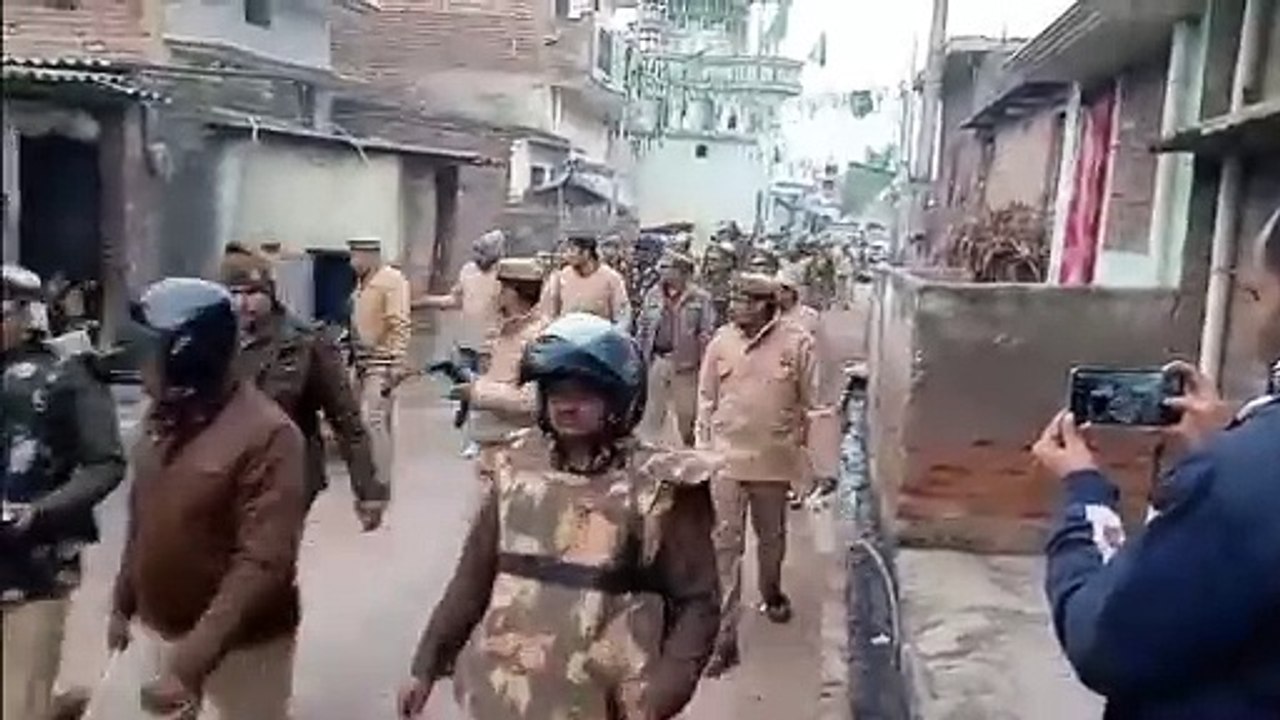 कुशीनगर एसपी खुद पशु तस्करों की तलाश में जुटे।...