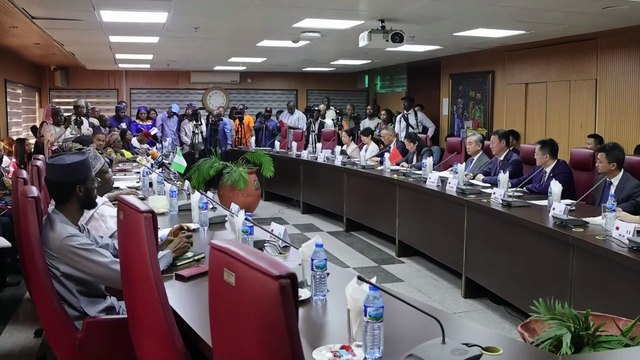 China's foreign minister visits Nigeria