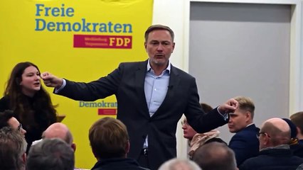 Almanya'da FDP Genel Başkanı Lindner'e 'pastalı' saldırı: 'Kremalı tercih ederdim'