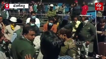 ਛੱਤੀਸਗੜ੍ਹ ਦੇ ਮੁੰਗੇਲੀ 'ਚ ਪਲਾਂਟ ਦੀ ਚਿਮਨੀ ਡਿੱਗੀ, ਕਈ ਮਜ਼ਦੂਰ ਮਲਬੇ 'ਚ ਦੱਬੇ, ਬਚਾਅ ਮੁਹਿੰਮ ਜਾਰੀ