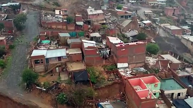 انهيارات أرضية تدمر منازل في بوليفيا