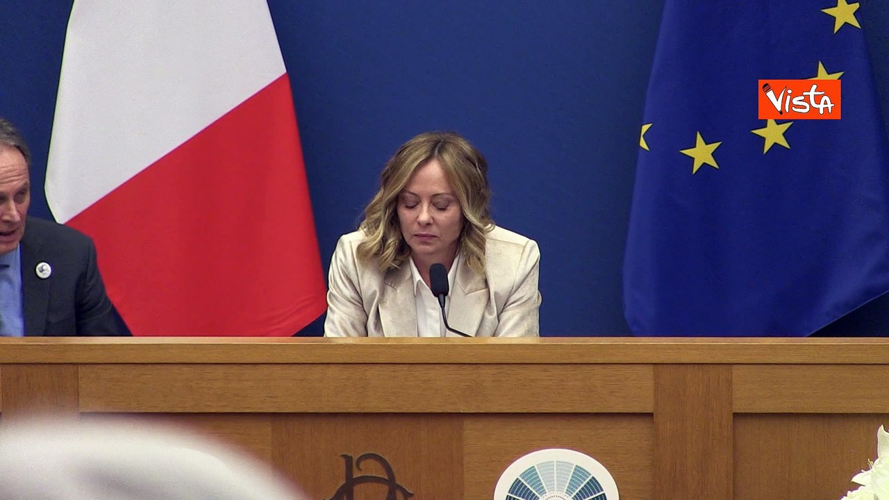 Meloni alla conferenza di fine anno: "Batto record Draghi per brevit? delle risposte. Sono brava?"