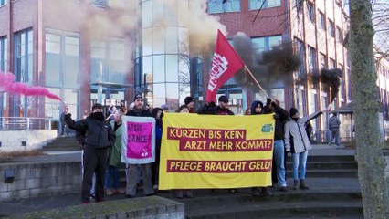 FDP-Chef Lindner bekommt Torte ins Gesicht