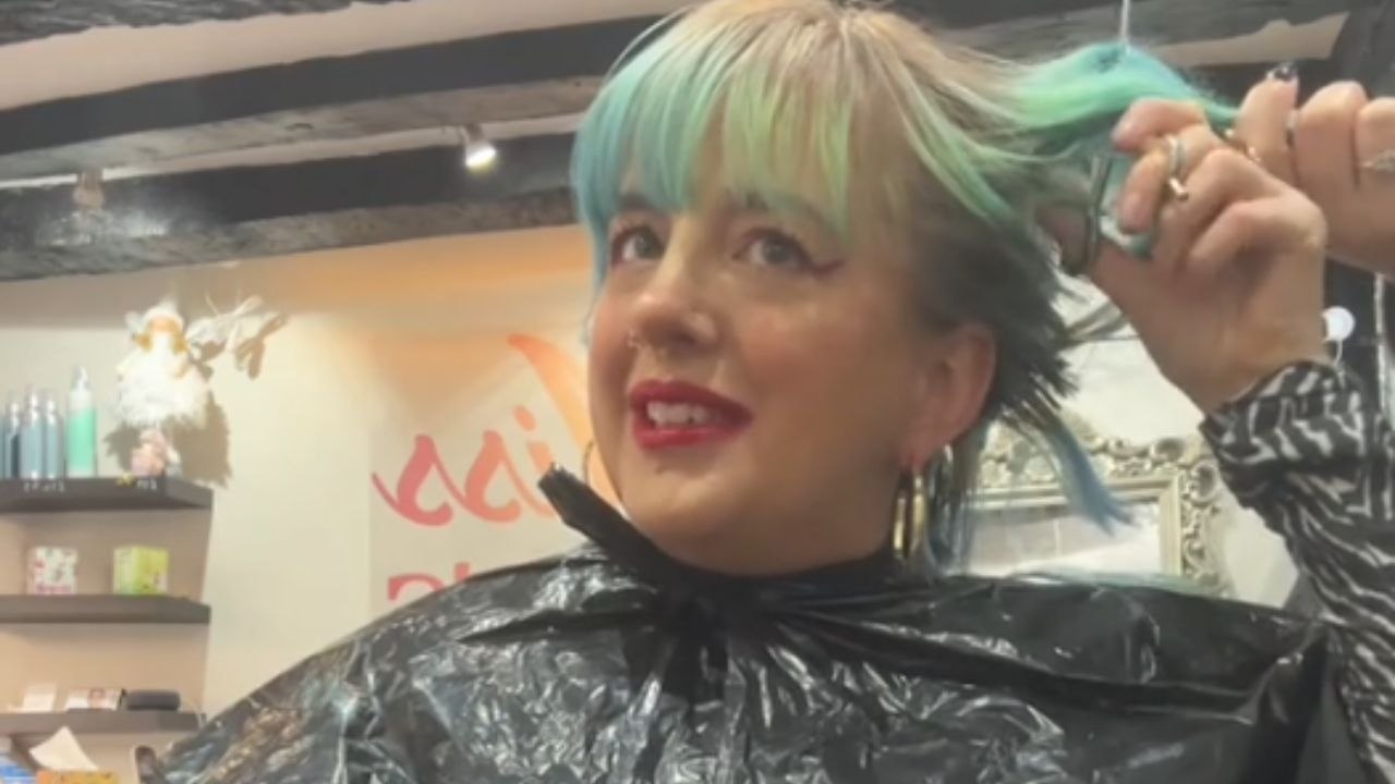 Brave the Shave: Woman prepares for preventativ...