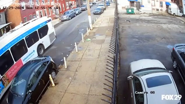 Un trou énorme se forme en pleine rue à Philadelphie