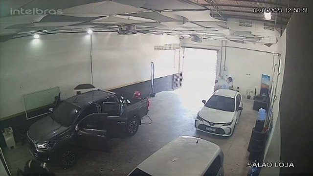 Criminoso rouba dois carros em Maceió em menos de 30 minutos; veja vídeos