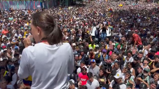 El equipo de campaña de María Corina Machado dice que ha sido violentamente interceptada