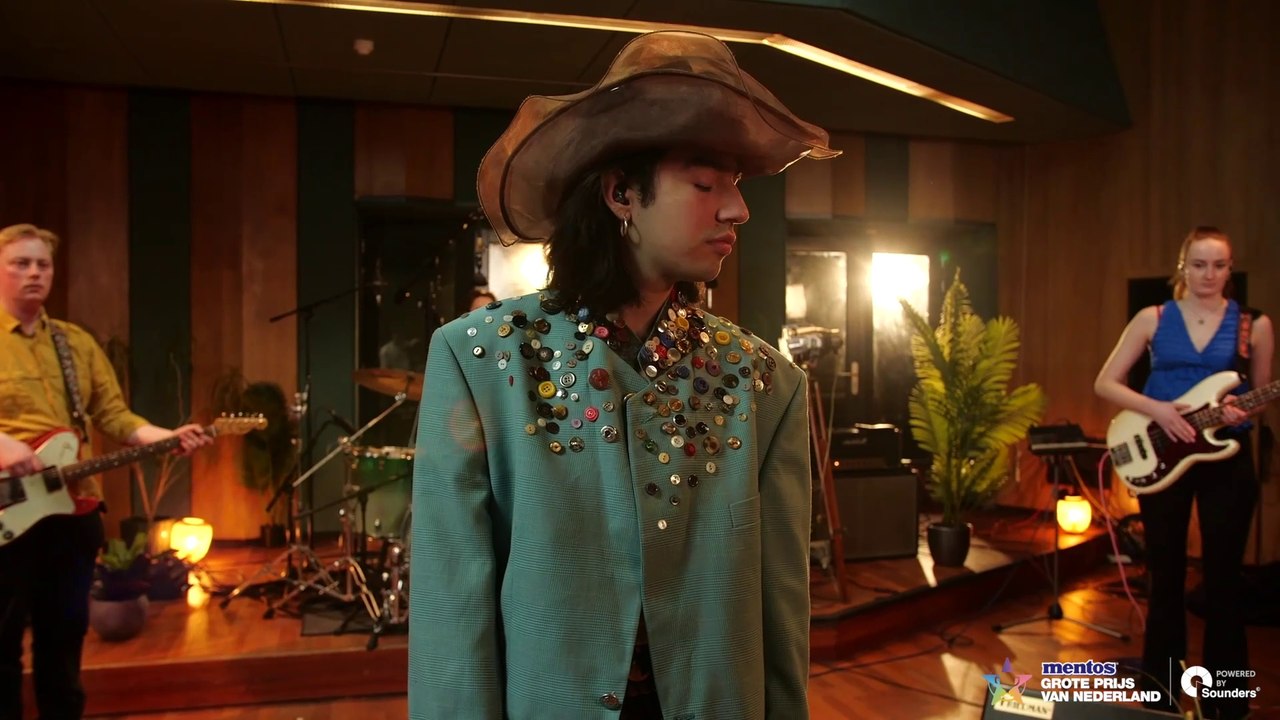 Oliver Aron - Invisible Man (Live Performance)