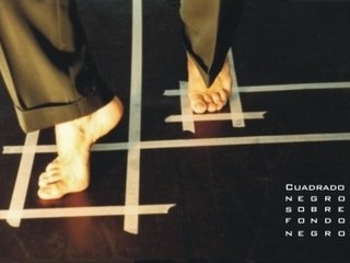 cuadrado negro sobre fondo negro