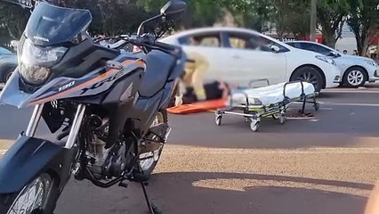 Mulher fica ferida em acidente na Avenida Brasil