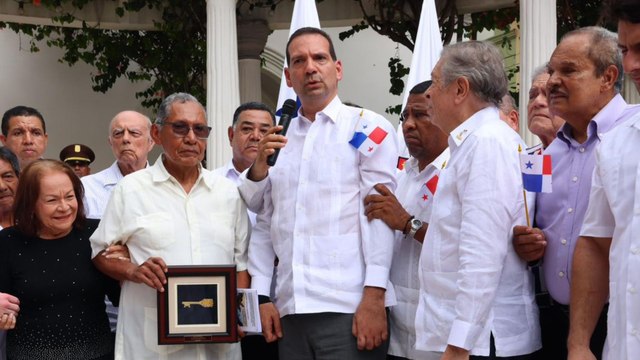 Centinelas del Canal reciben las llaves de la Ciudad de Panamá