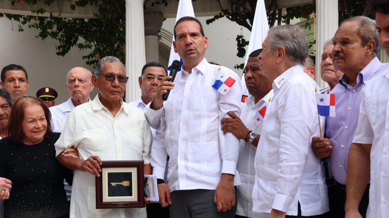 Centinelas del Canal reciben las llaves de la Ciudad de Panamá