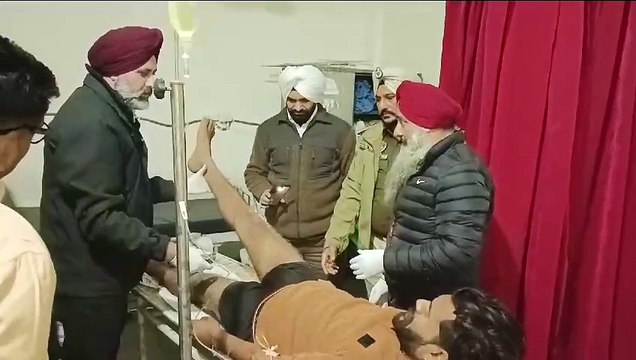 ਤਰਨਤਾਰਨ ਦੇਰ ਸਾਮ ਸਹਿਰ ਮੁਹੱਲਾ ਗੁਰੂ ਕਾ ਖੂਹ ਕੋਲ ਦੋ ਮੋਟਰਸਾਈਕਲ ਸਵਾਰ ਚਾਰ ਵਿਅਕਤੀਆ ਵੱਲੋ ਇਕ ਵਿਅਕਤੀ ਚਾਰ ਗੋਲੀਆ ਮਾਰ ਕੇ ਗੰਭੀਰ ਰੂਪ ਵਿੱਚ ਜਖਮੀ ਕਰਕੇ ਫਰਾਰ