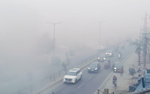 अलवर में छाया घना कोहरा, वाहनों की रफ़्तार हुई धीमी