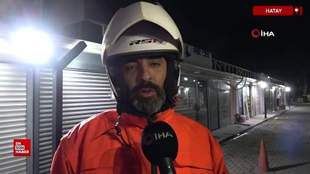 Hatay'da çakıl yüklü hafriyat kamyonu virajı alamayıp devrildi