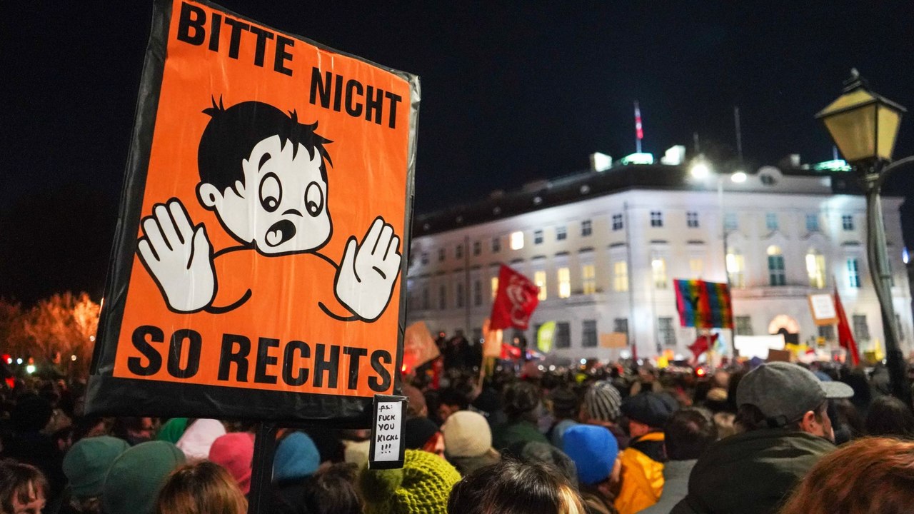 Zehntausende demonstrierten gegen Blau-Schwarz