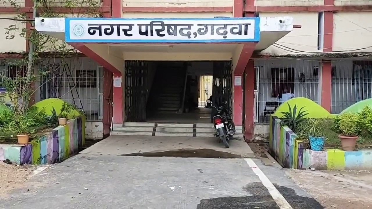 दूषित पानी पिने को मजबूर हैं शहर वासी। गढ़वा शहर...