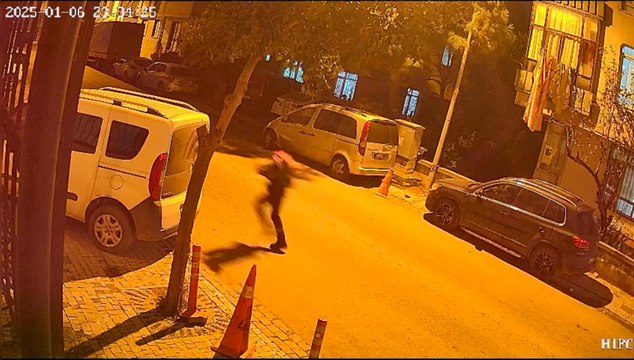 Büyükçekmece’de satırlı silahlı kavga; şüpheliler kaçtı polis kovaladı: 14 gözaltı