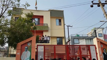 अंबेडकरनगर_संगठन चुनाव को लेकर बीजेपी कार्यालय पर हंगामा,गेट में बंद हुआ ताला,पुलिस तैनात