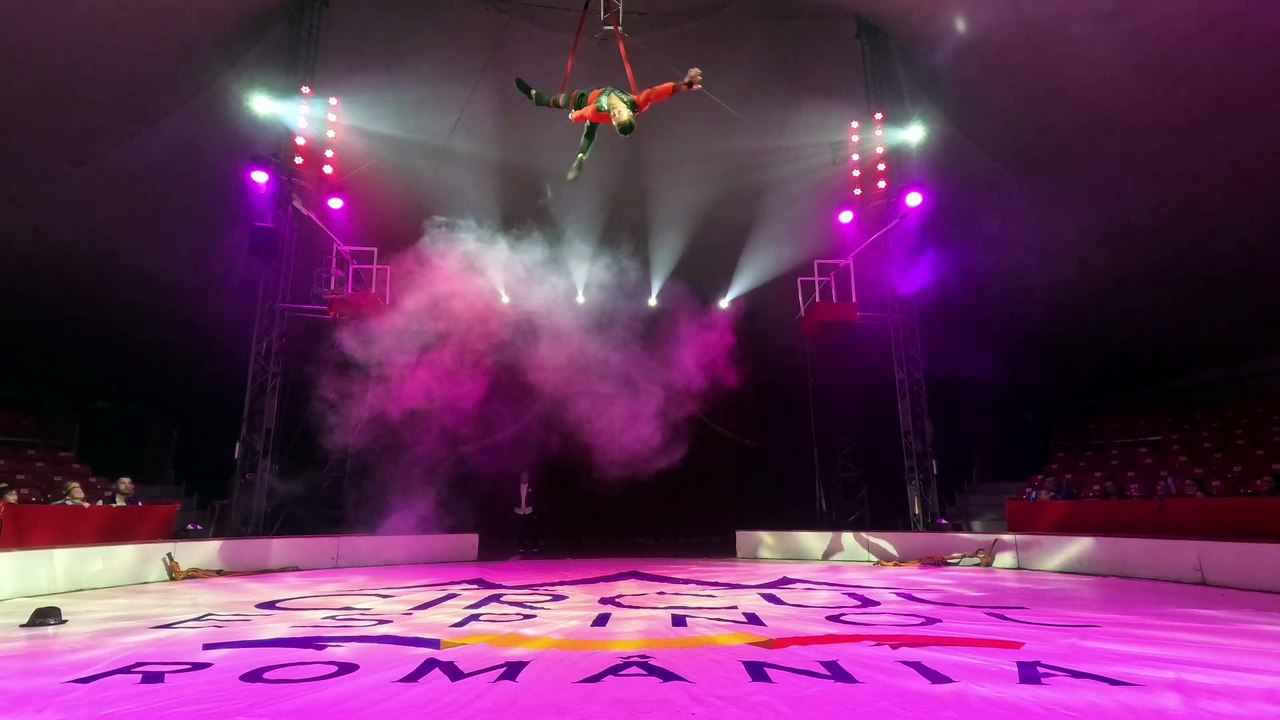 straps circus espinol rumania marco di luch