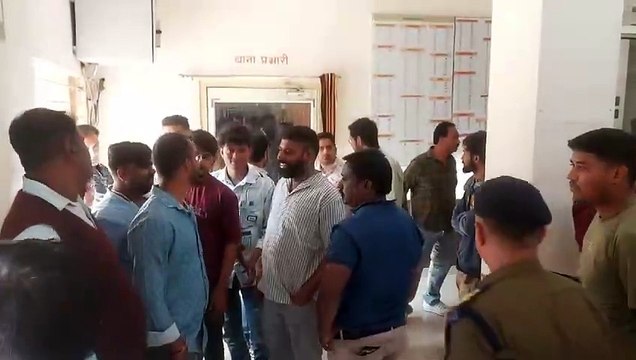 भाजपा पार्षद के घर में घुसकर बेटे को नग्न करने वालो पर मुख्यमंत्री ने सख्त करवाई की दिए निर्देश , तो वही एम आई सी मेंबर ने पुलिस कमिश्नर कार्यालय का किया घेराव ।