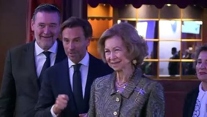Felipe VI reconoce la "dedicación y entrega" de la Reina Sofía con el Toisón de Oro
