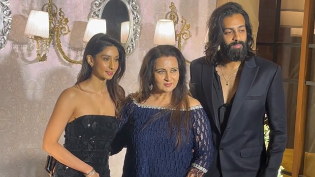 Armaan Malik के Wedding Reception में Poonam Dhillon अपने परिवार के साथ आई नजर