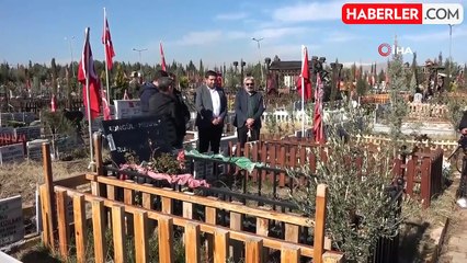 Depremde Hayatını Kaybeden Gazeteciler Mezarı Başında Anıldı