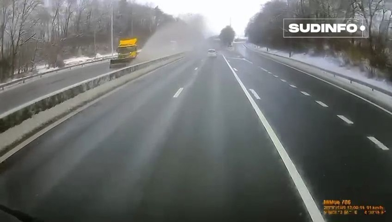 Une déneigeuse envoie de la neige verglacée sur les véhicules qui viennent d'en face : des dégâts importants constatés par les automobilistes