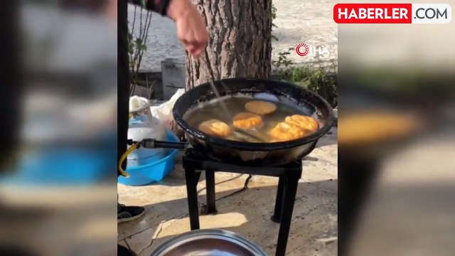 Ferdi Tayfur Anısına Pişi Dağıtıldı