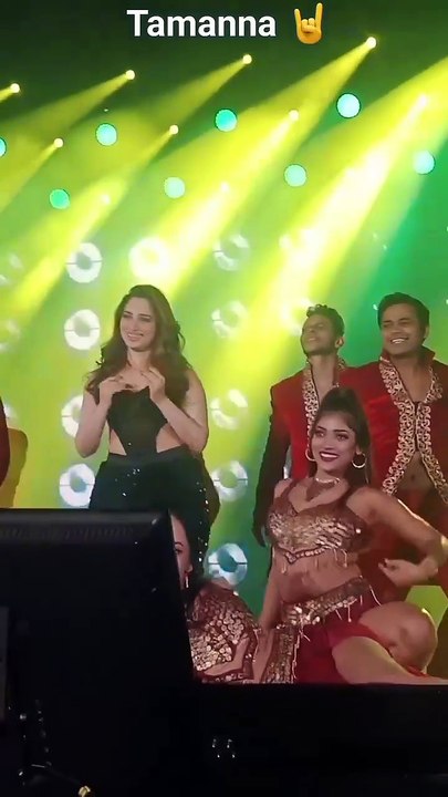 Stunning Tamannaah Bhatia Live Dance Performance-- Aaj ki Raat #tamannaahbhatia #shorts #viralshorts
