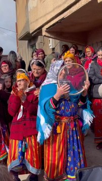 Les Berbères entrent dans l’année 2975 ! 🎉 Le Yennayer sera célébré le 12 janvier en Algérie et le 14 au Maroc. Une nouvelle année qui marque un nouveau cycle de traditions et de culture. Aseggwas ameggaz à tous ! ✨