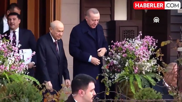 Cumhurbaşkanı Erdoğan ile Bahçeli görüşmesinde dikkat çeken beyaz dosya detayı