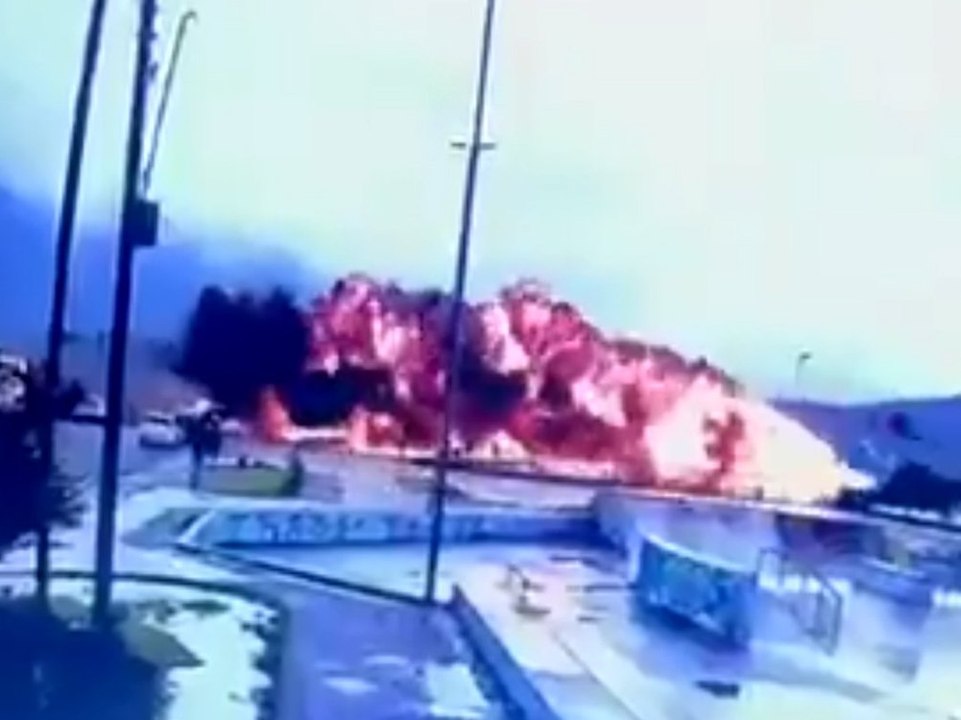 Privatflugzeug explodiert - familie überlebt das inferno