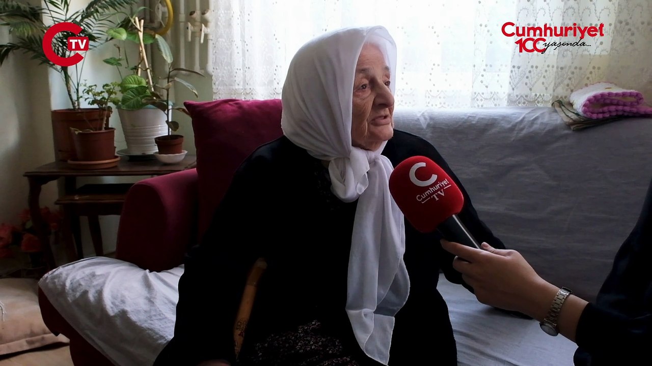 Sokak röportajı ile gündem olmuştu! Semt pazarının Pamuk Nene'si Cumhuriyet TV'de