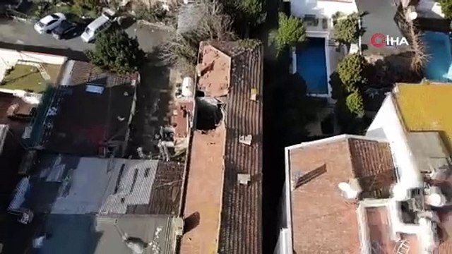 Sarıyer’de yıkılma tehlikesi olan asırlık bina korkutuyor