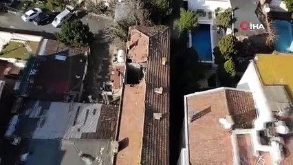 Sarıyer’de yıkılma tehlikesi olan asırlık bina korkutuyor