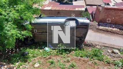 Un taxi se embarrancó en la zona sur de Cochabamba y dejó dos heridos