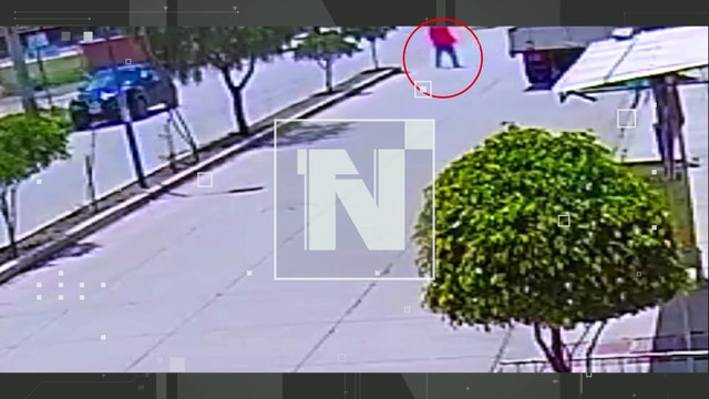 VIDEO: ¡Se descuidó! Ladrones robaron un camión mientras su dueño compraba almuerzo