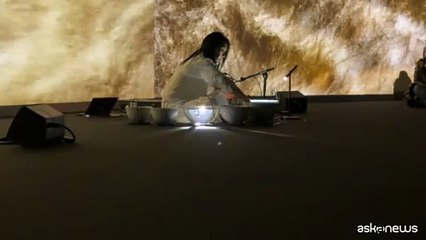 In Pirelli HangarBicocca la performance sonora Waterbowls