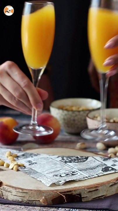Bellini, der italienische pfirsichcocktail, den sie ganz einfach zu hause nachmachen können!