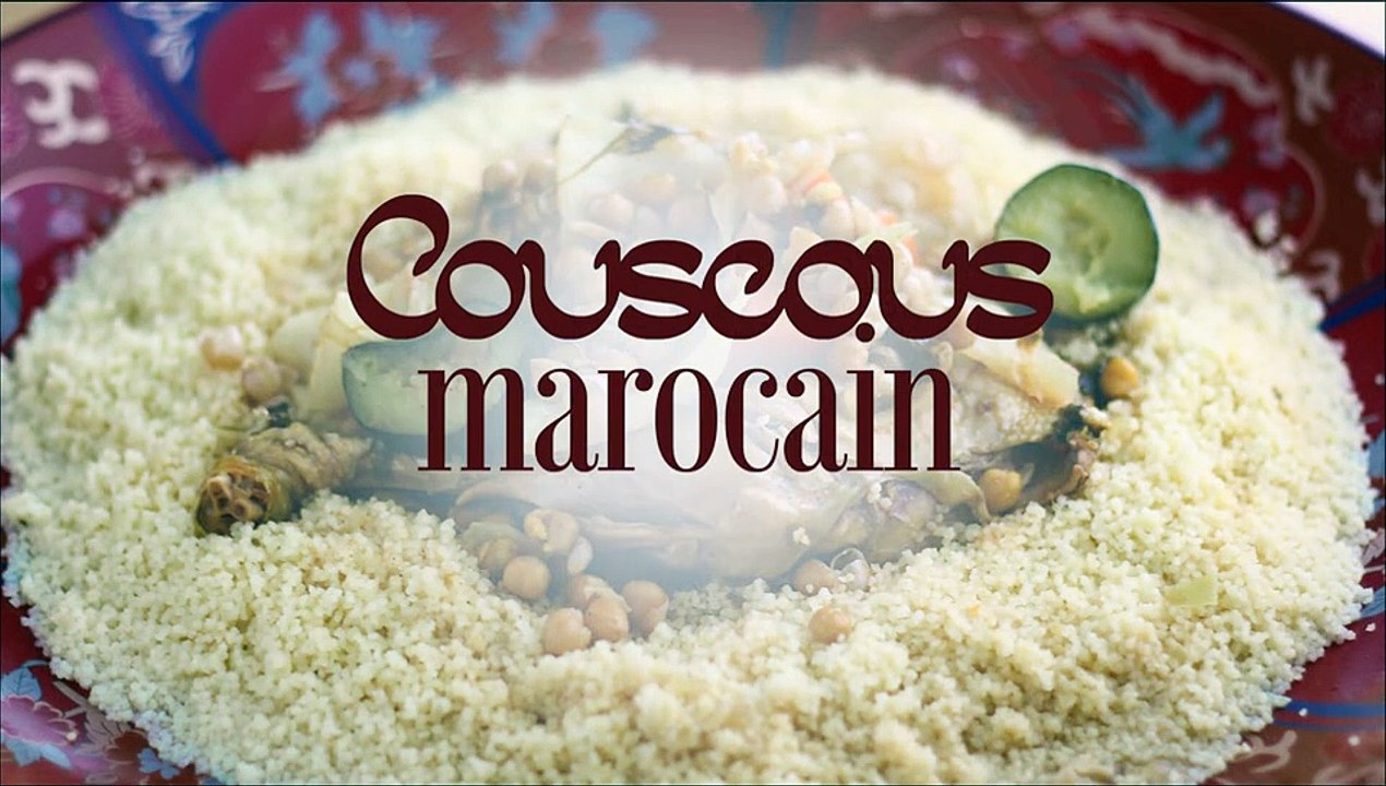 Traditionelles marokkanisches couscous mit huhn