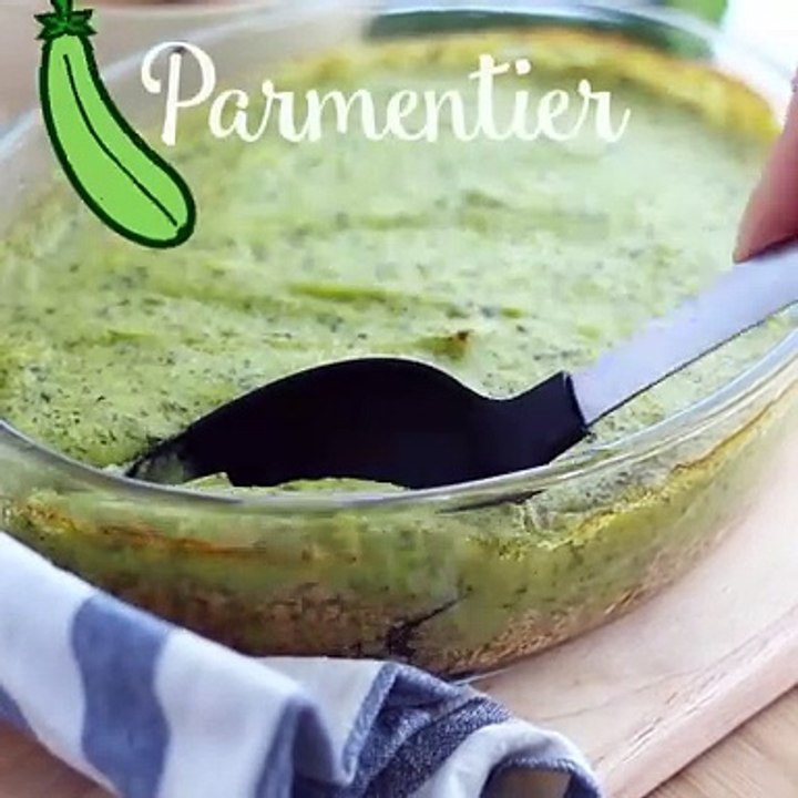 Veganer zucchini-tofu-hackfleisch-parmentier